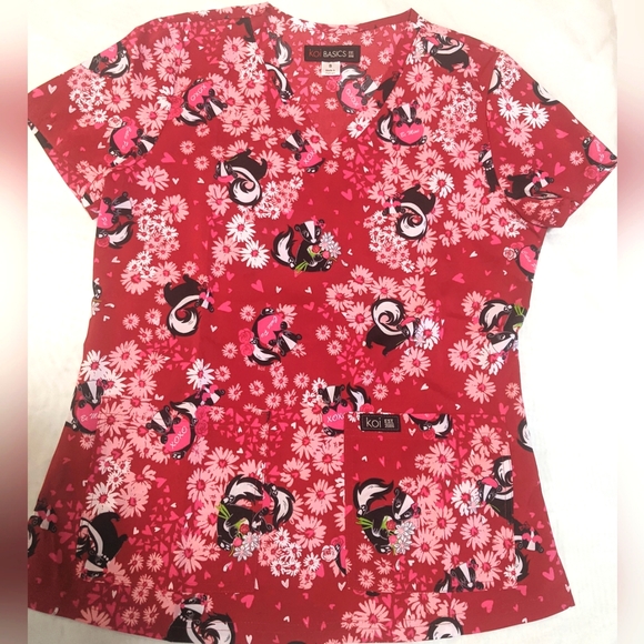 Koi Basics Stink n Cute Skunk Floral Scrub Top - Picture 1 of 7